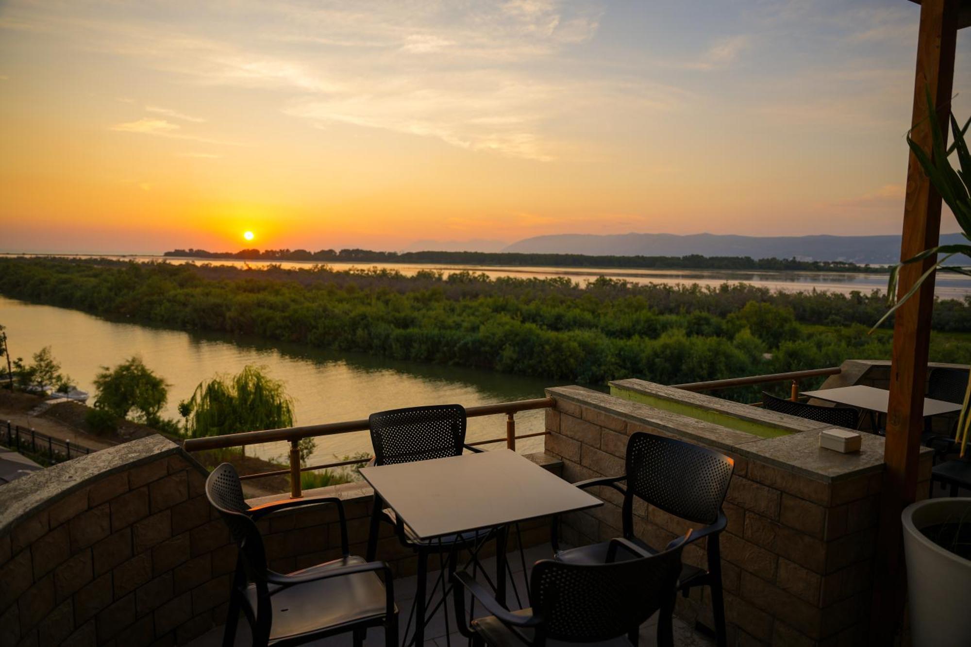 Hotel Paradise Laguna Vain Lezhe