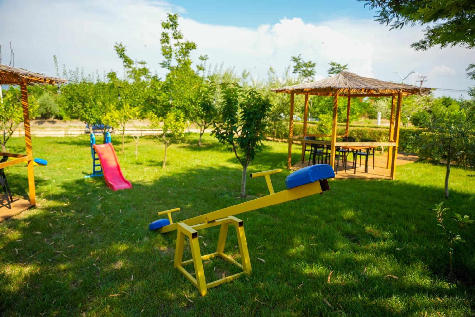 Hotel Paradise Laguna Vain Lezhe