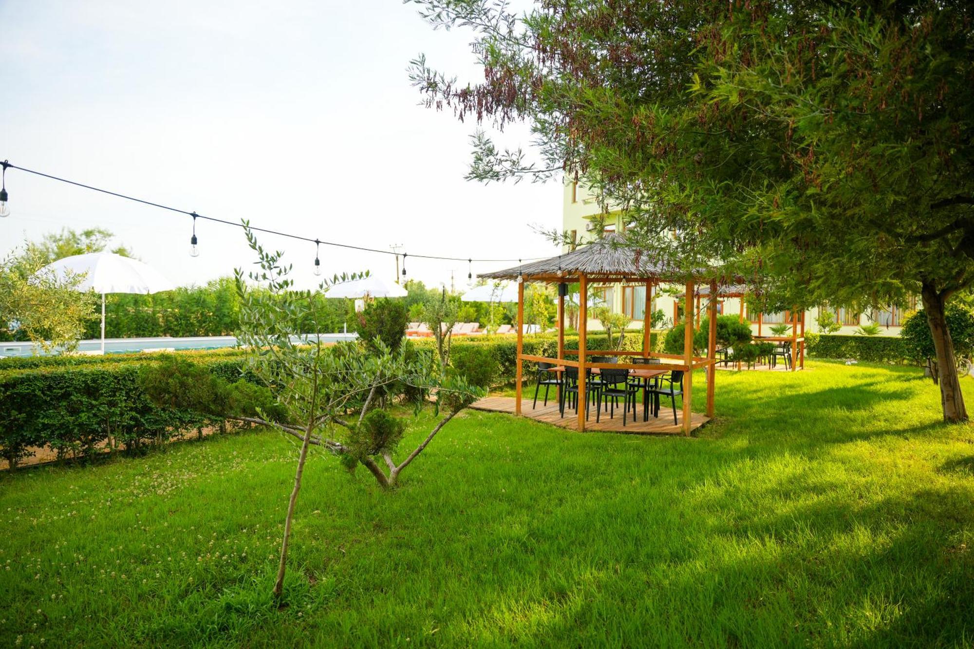 Hotel Paradise Laguna Vain
