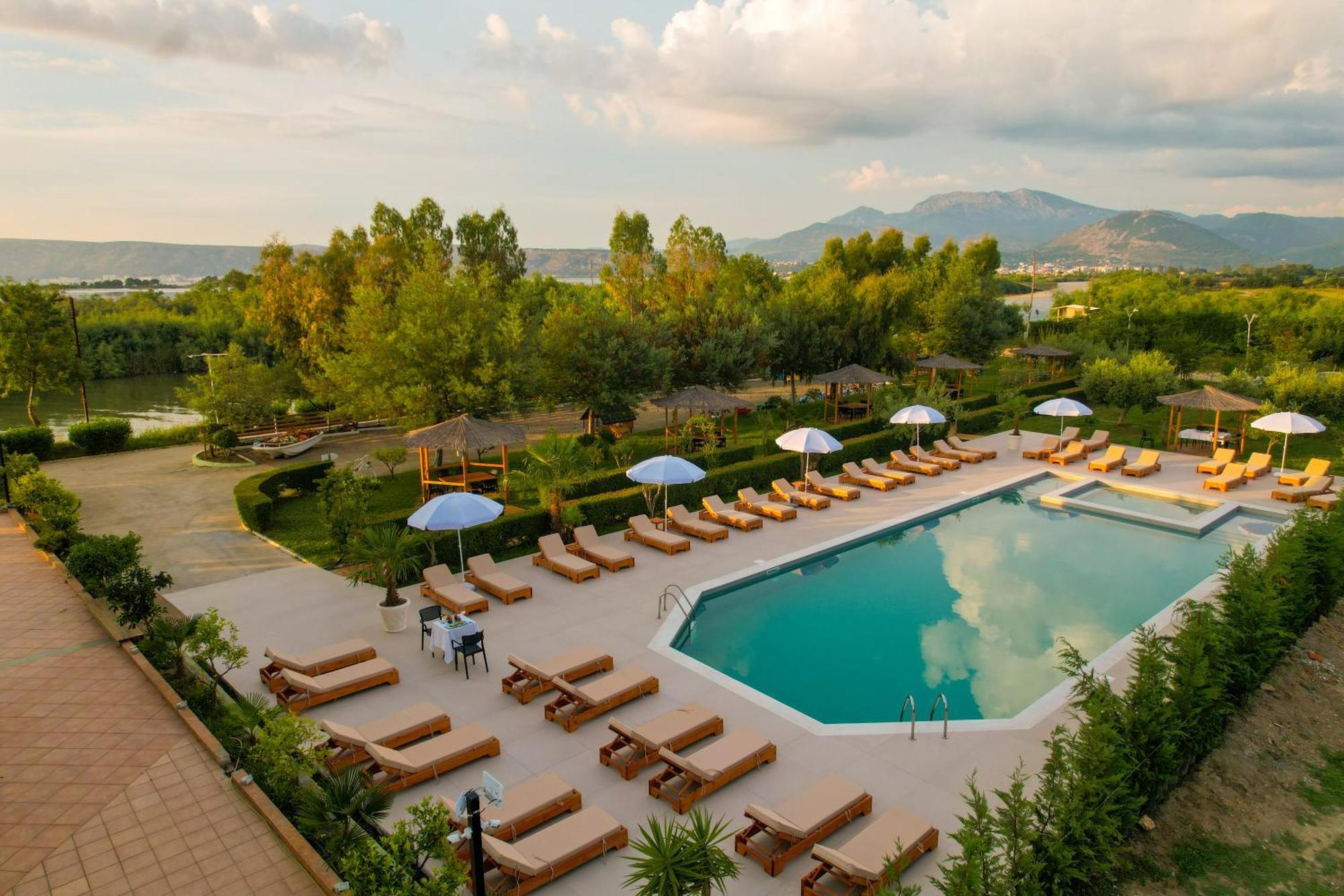 Paradise Laguna Vain * Lezhe