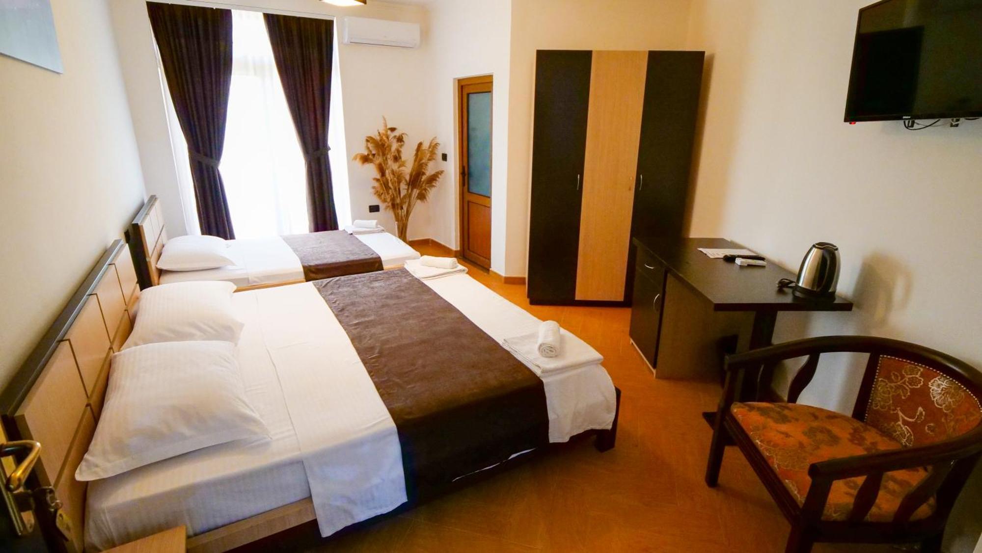 Hotel Paradise Laguna Vain