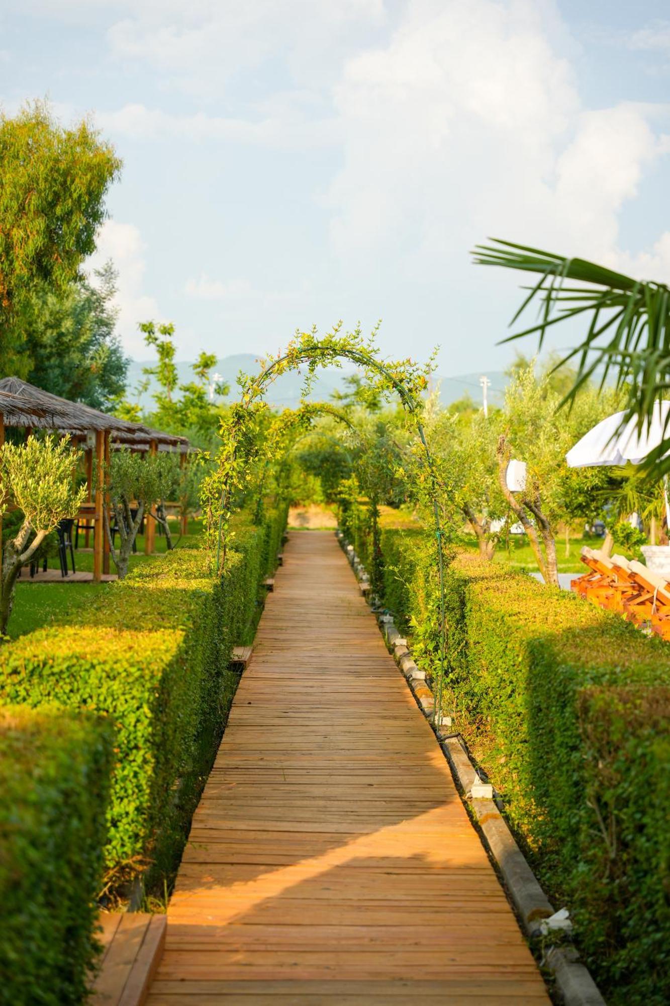 Paradise Laguna Vain Hotel *